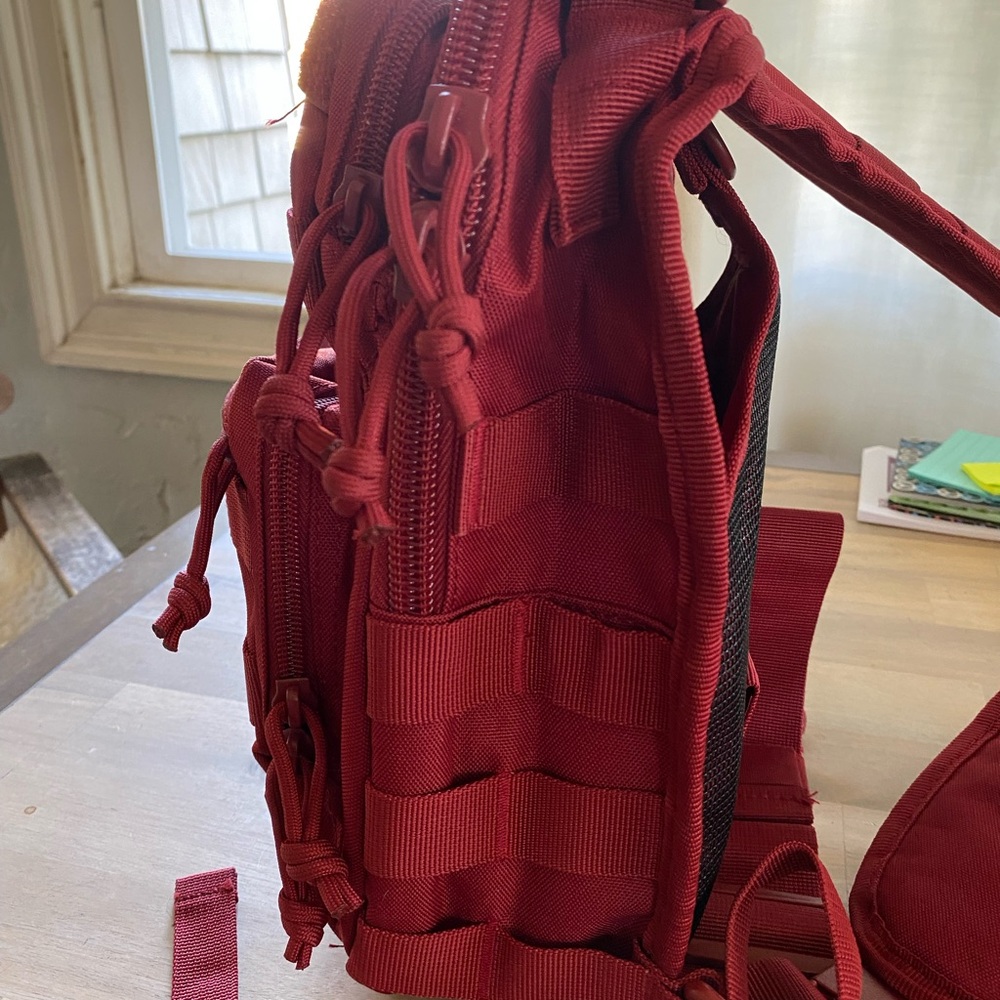 New Highlands Men's Eagle Tactical Sling Pack Color Burgundy - Picture 7 of 9